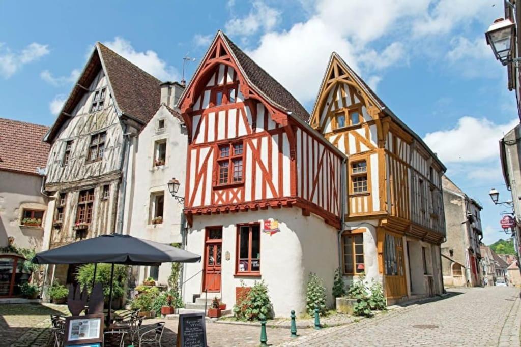Holiday home Petite Maison Centre Du Village Noyers-sur-Serein